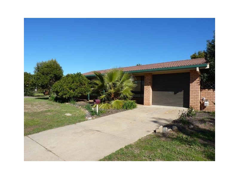 2 Naretha Street, Glenfield Park NSW 2650