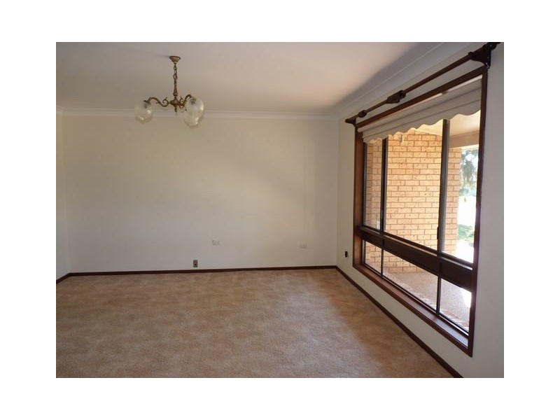 2 Naretha Street, Glenfield Park NSW 2650