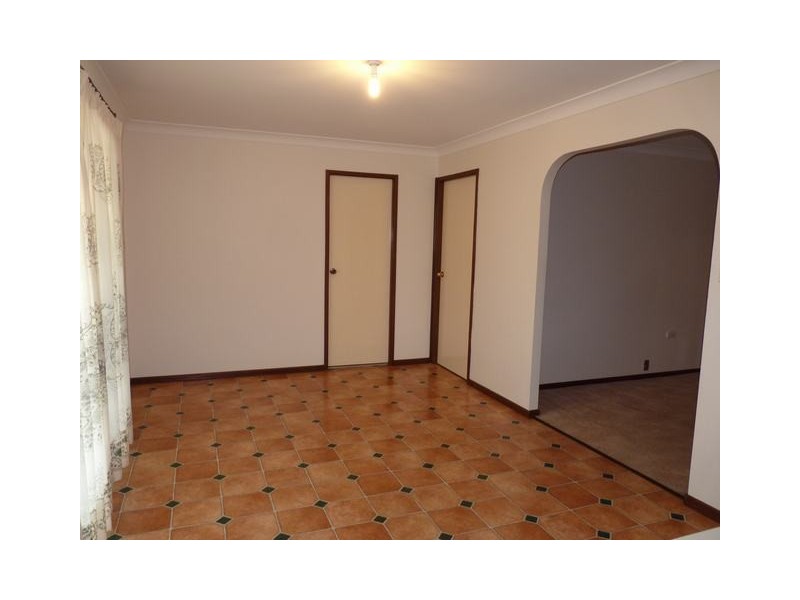 2 Naretha Street, Glenfield Park NSW 2650