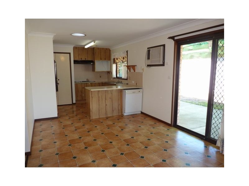 2 Naretha Street, Glenfield Park NSW 2650