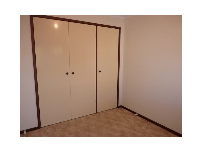 2 Naretha Street, Glenfield Park NSW 2650