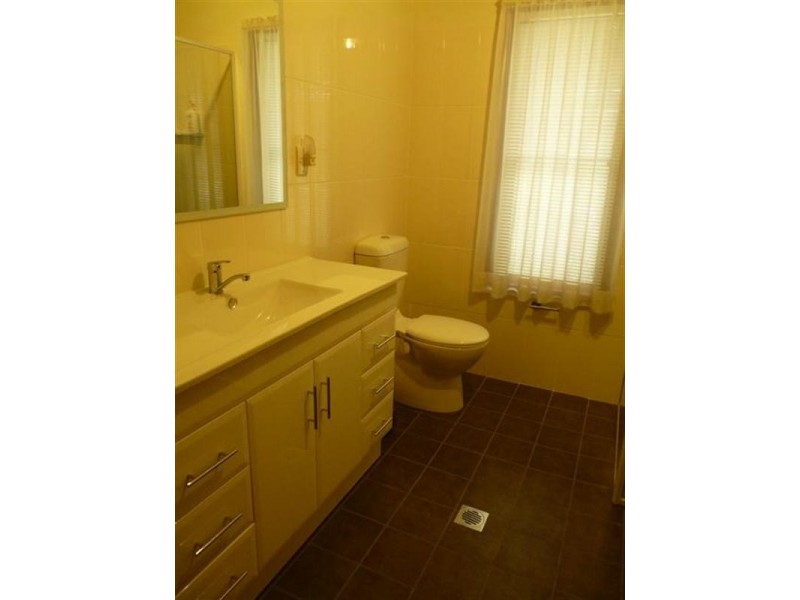 28 Banks Avenue, Kooringal NSW 2650