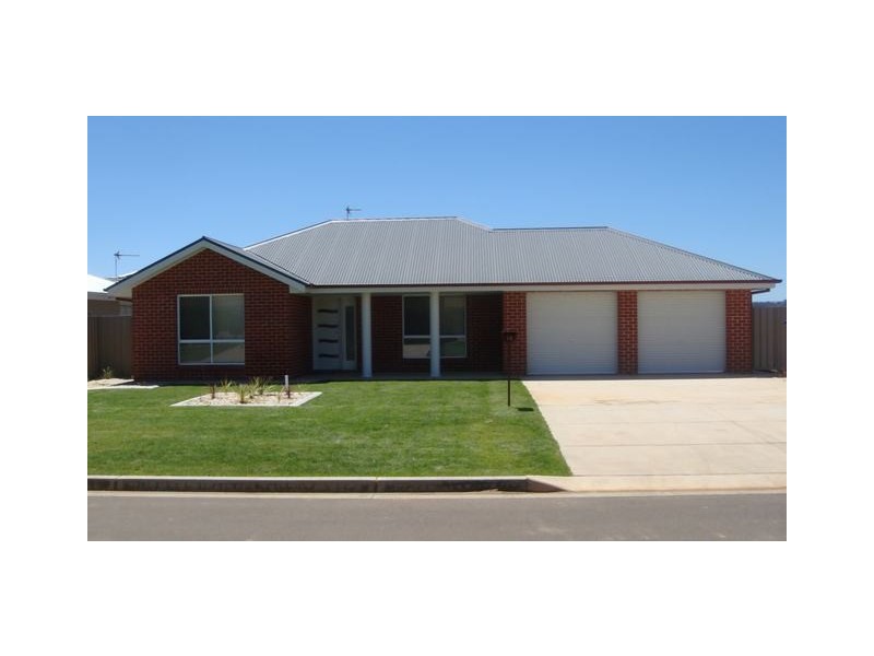 14 Carinya Street, Glenfield Park NSW 2650