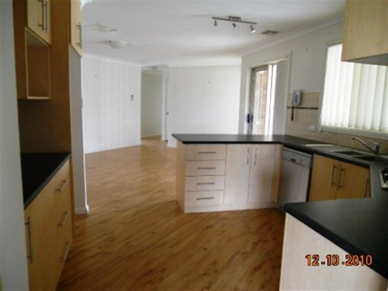 7 Womboin Crescent, Glenfield Park NSW 2650