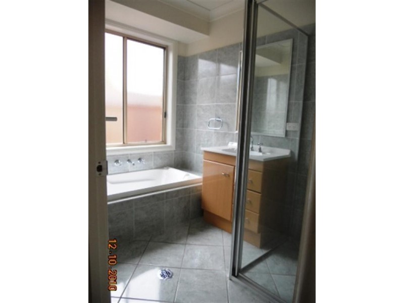 7 Womboin Crescent, Glenfield Park NSW 2650