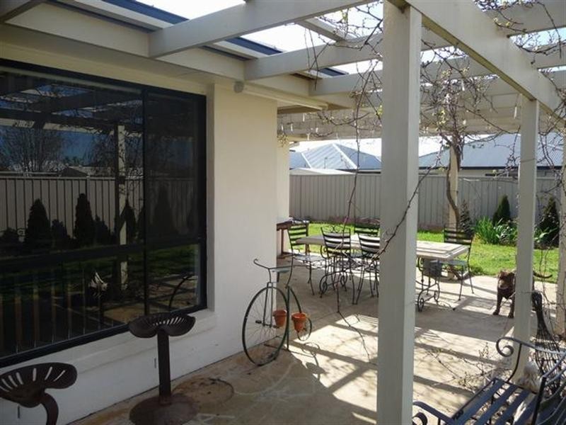 13 Womboin Crescent, Glenfield Park NSW 2650