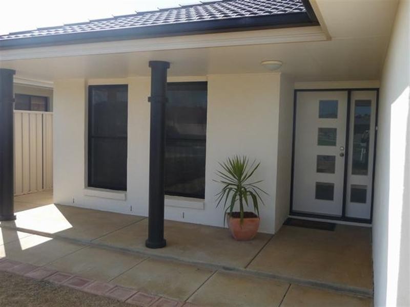 13 Womboin Crescent, Glenfield Park NSW 2650