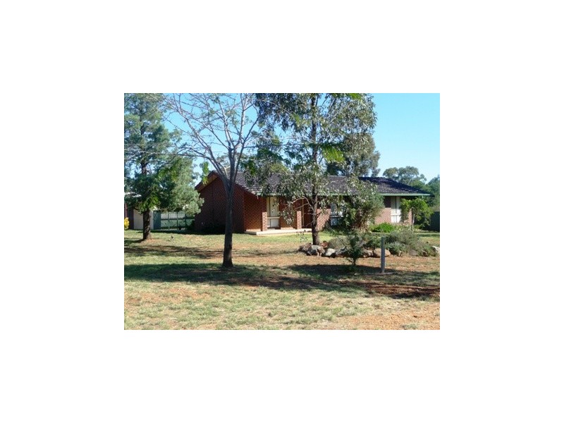 3 Booth Street, Coolamon NSW 2701