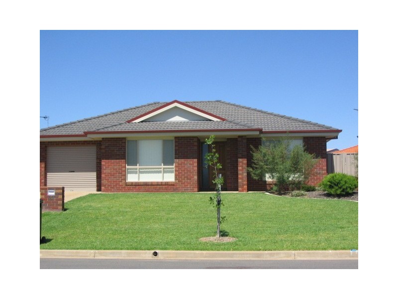 35 Kimba Drive, Glenfield Park NSW 2650