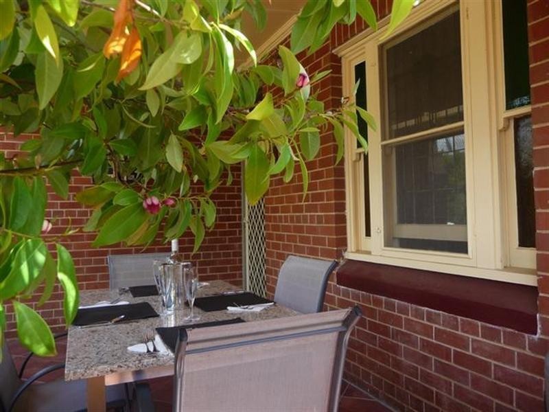 4 Macleay Street, Turvey Park NSW 2650