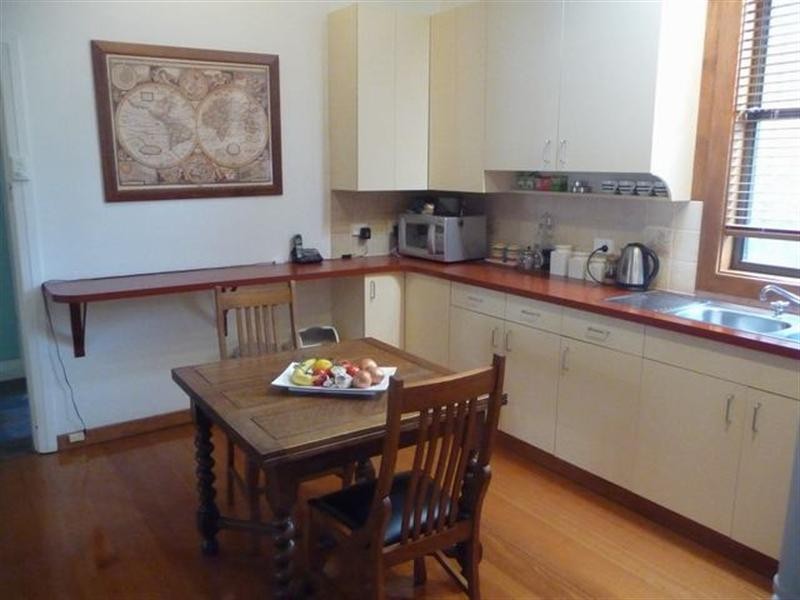 4 Macleay Street, Turvey Park NSW 2650