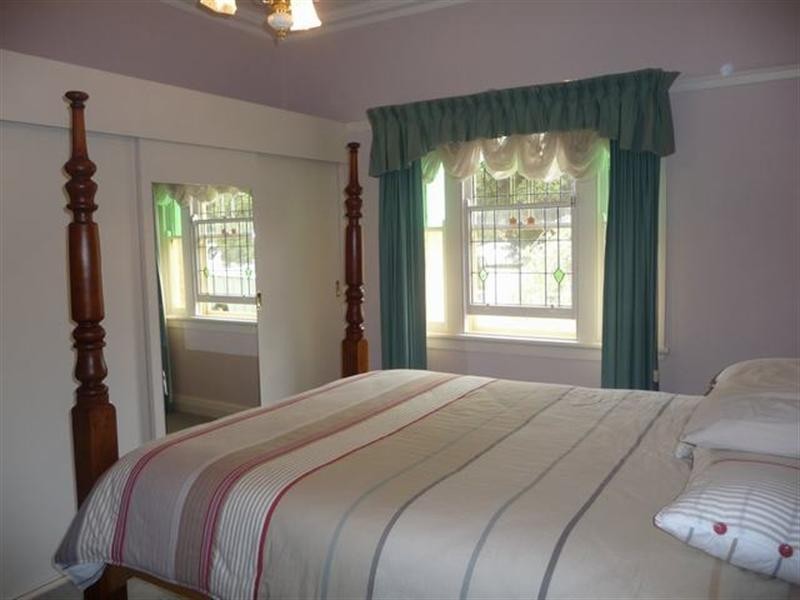 4 Macleay Street, Turvey Park NSW 2650