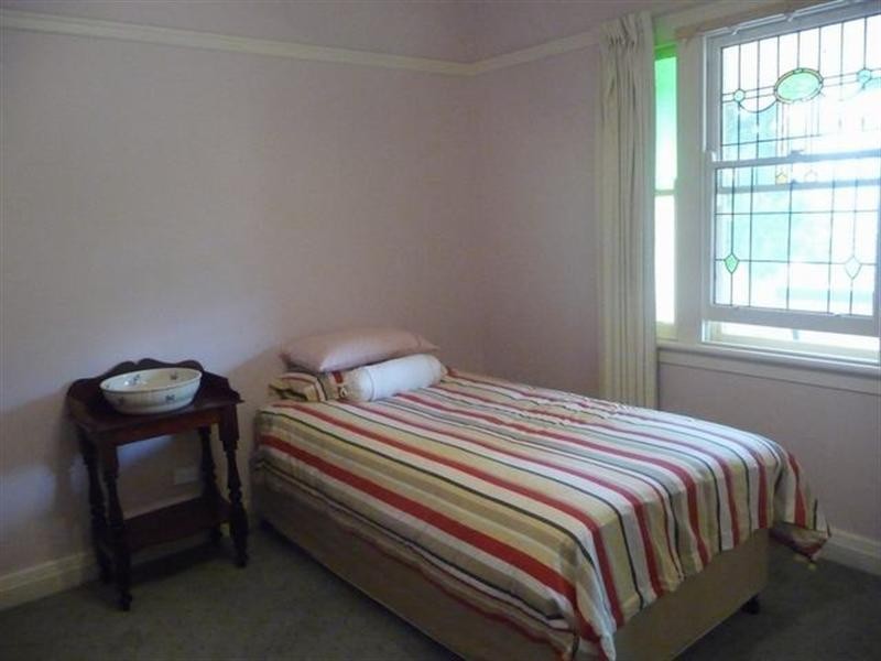 4 Macleay Street, Turvey Park NSW 2650