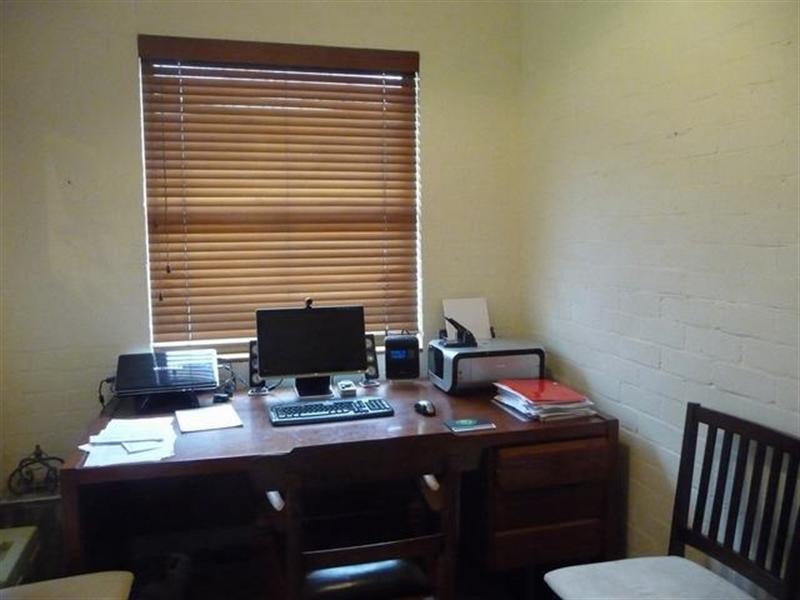 4 Macleay Street, Turvey Park NSW 2650