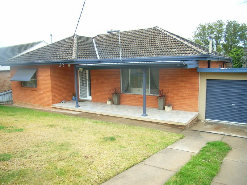 79 Meadow Street, Kooringal NSW 2650