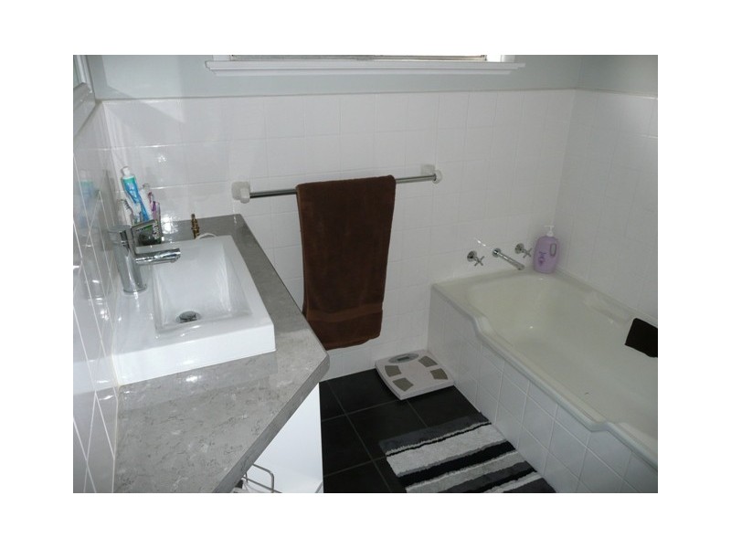 79 Meadow Street, Kooringal NSW 2650