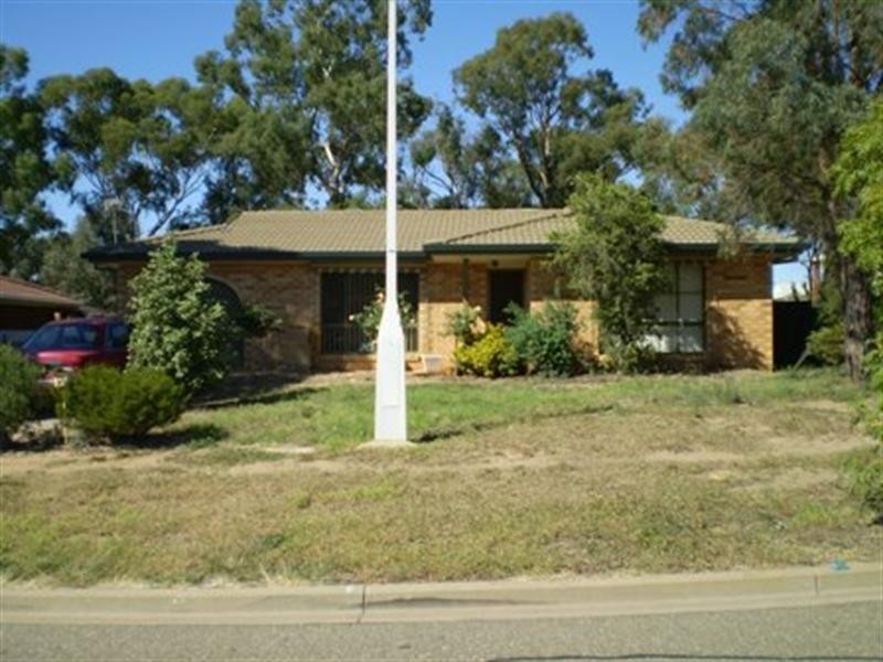 10 Doman Street, Estella NSW 2650