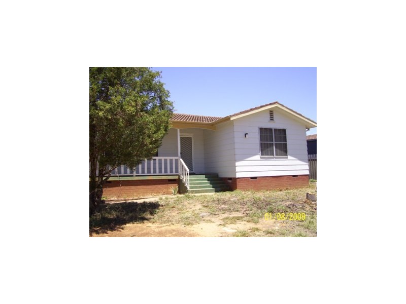 42 Blakemore Street, Ashmont NSW 2650