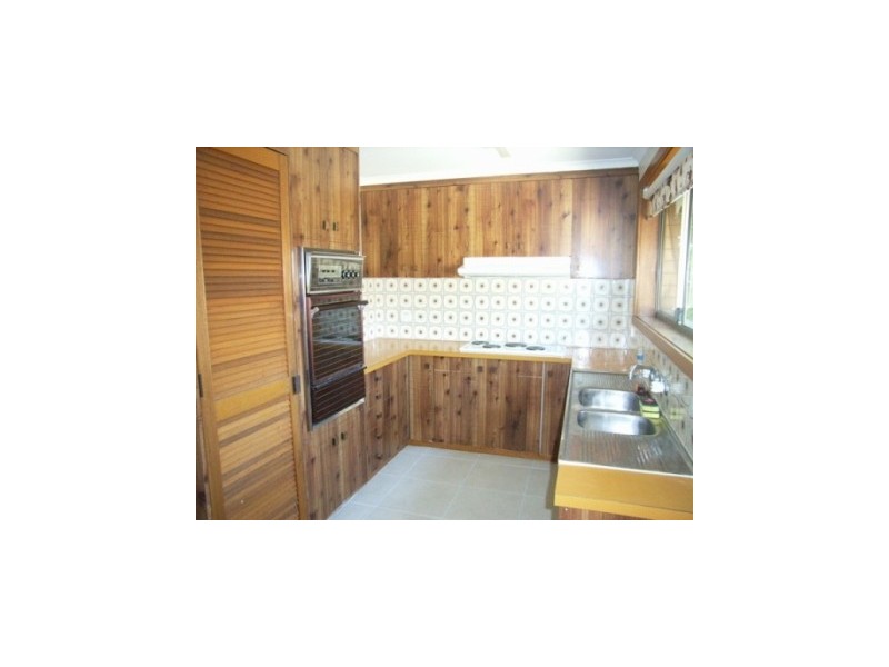 18 Lake Street, Lake Albert NSW 2650