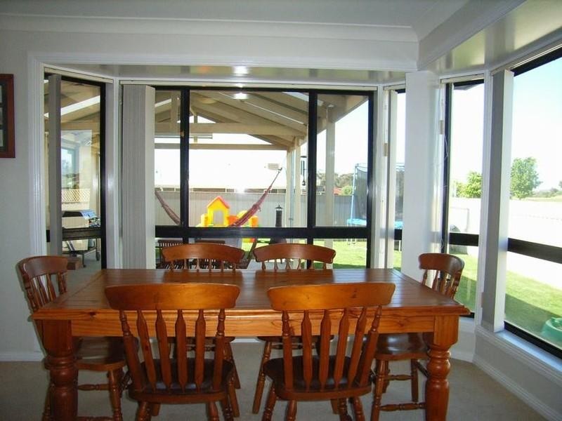 10 Woomera Place, Glenfield Park NSW 2650