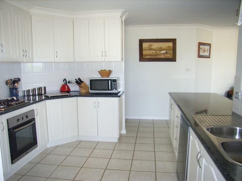 10 Woomera Place, Glenfield Park NSW 2650