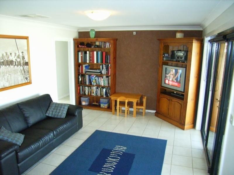 10 Woomera Place, Glenfield Park NSW 2650