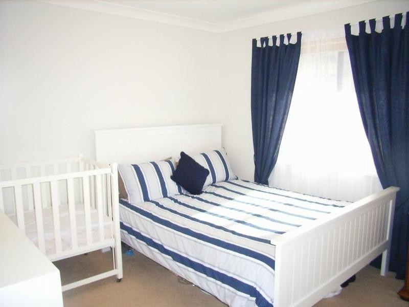 10 Woomera Place, Glenfield Park NSW 2650