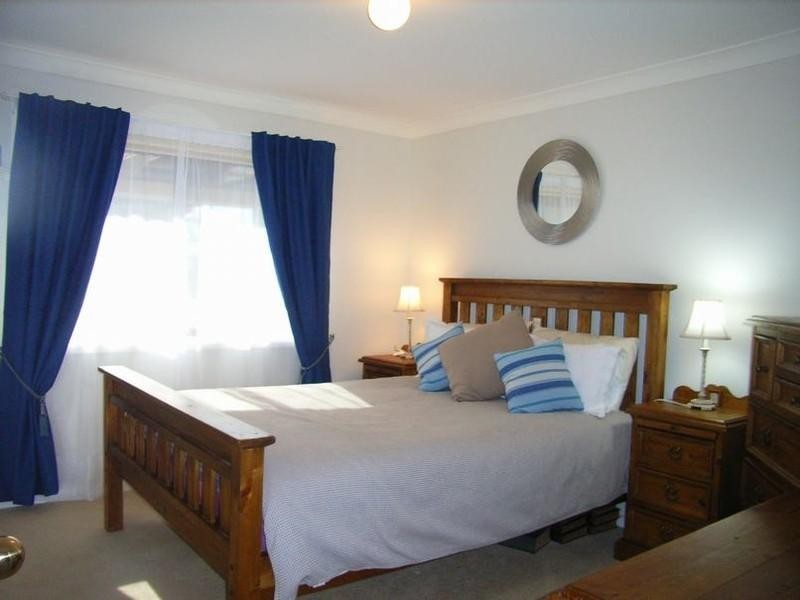 10 Woomera Place, Glenfield Park NSW 2650