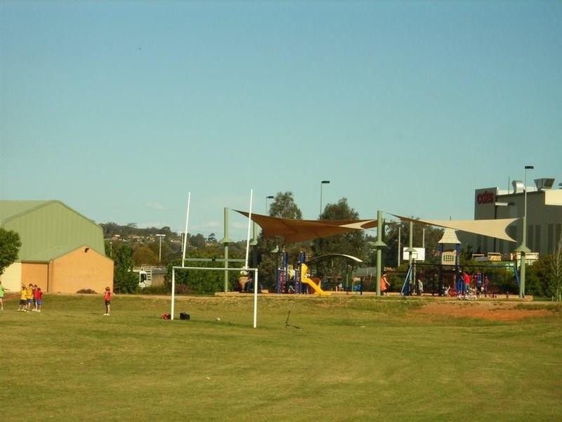 10 Woomera Place, Glenfield Park NSW 2650