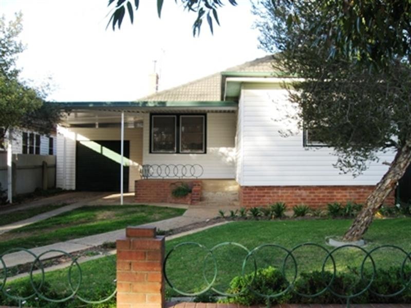 7 Hely Avenue, Turvey Park NSW 2650