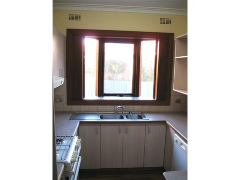 7 Hely Avenue, Turvey Park NSW 2650