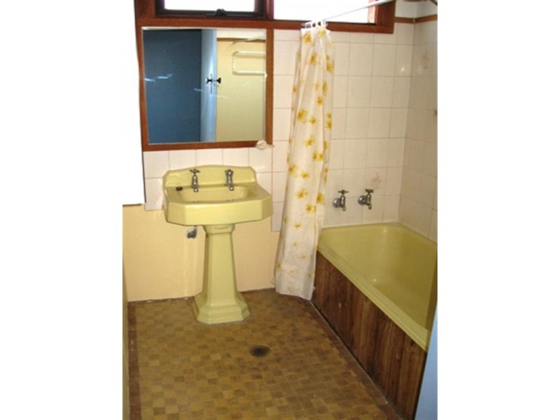 7 Hely Avenue, Turvey Park NSW 2650