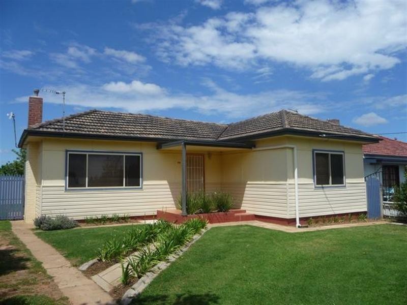 122 Fernleigh Road, Mount Austin NSW 2650
