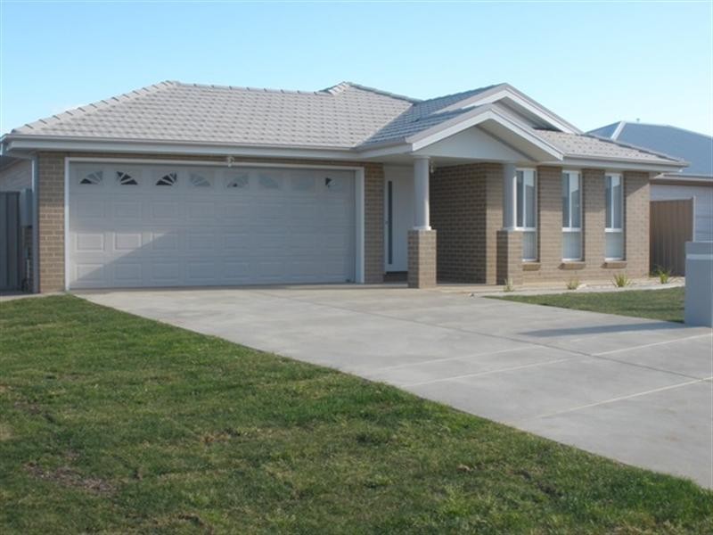 7 Yulong Street, Glenfield Park NSW 2650