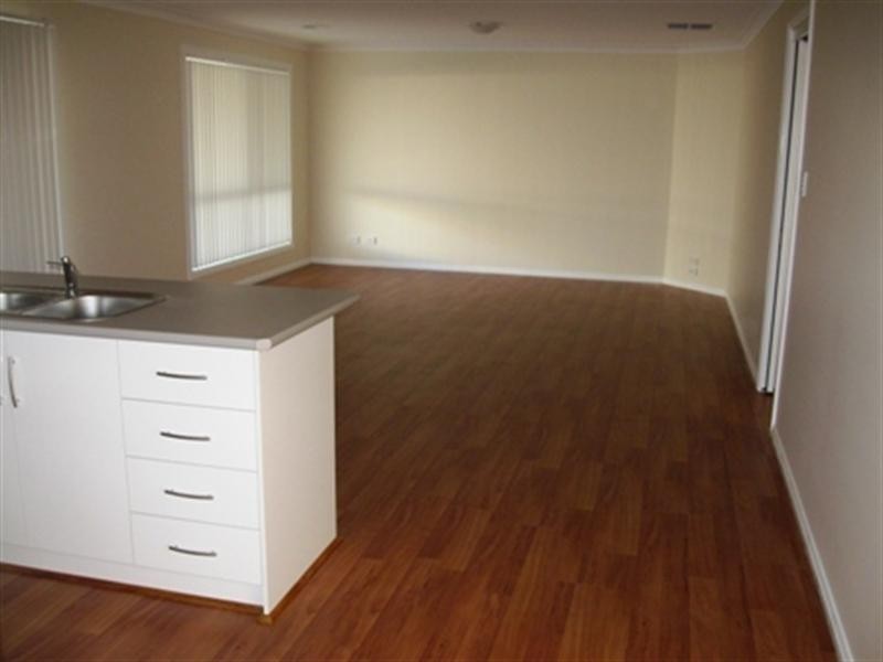 7 Yulong Street, Glenfield Park NSW 2650