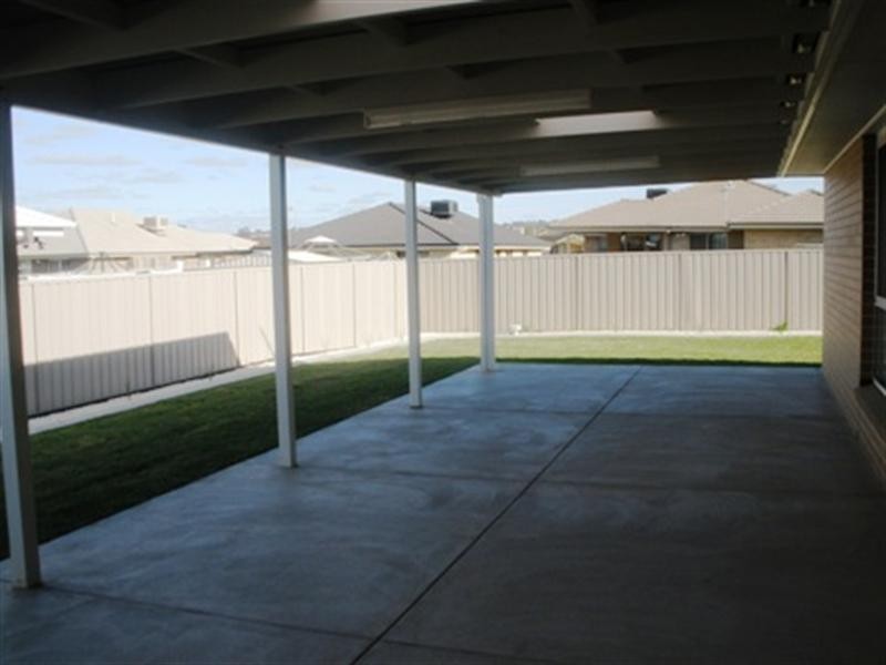 7 Yulong Street, Glenfield Park NSW 2650