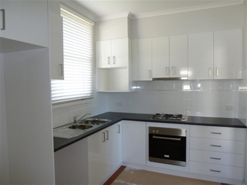 4 Fernleigh Road, Turvey Park NSW 2650