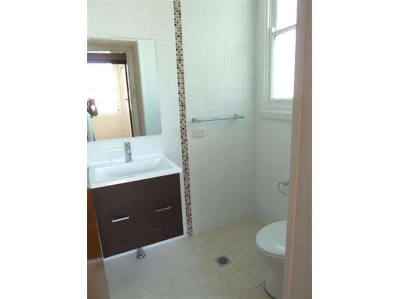 4 Fernleigh Road, Turvey Park NSW 2650