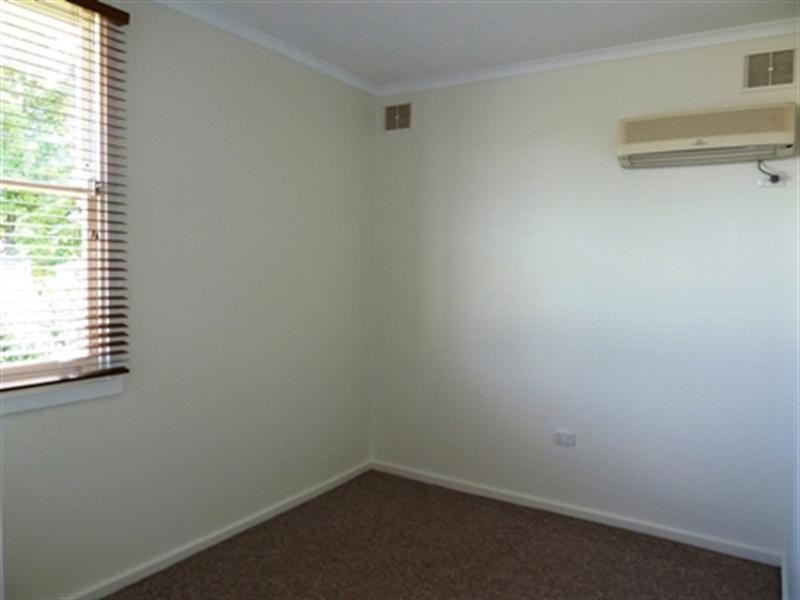 4 Fernleigh Road, Turvey Park NSW 2650