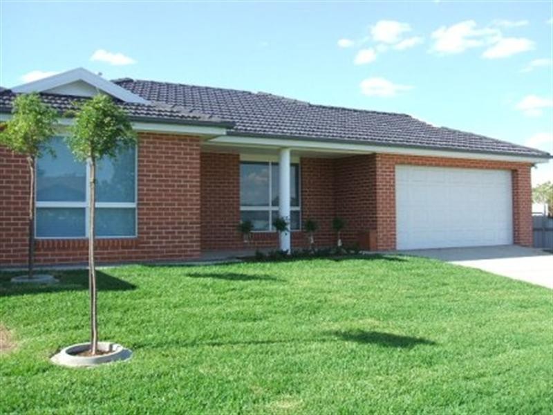 2/7 Kimberley Drive, Tatton NSW 2650