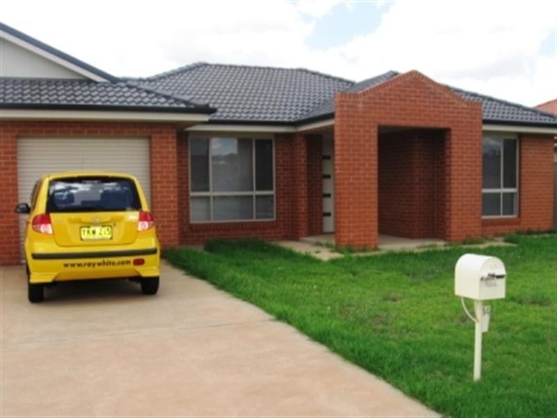 14 Allunga Street, Glenfield Park NSW 2650