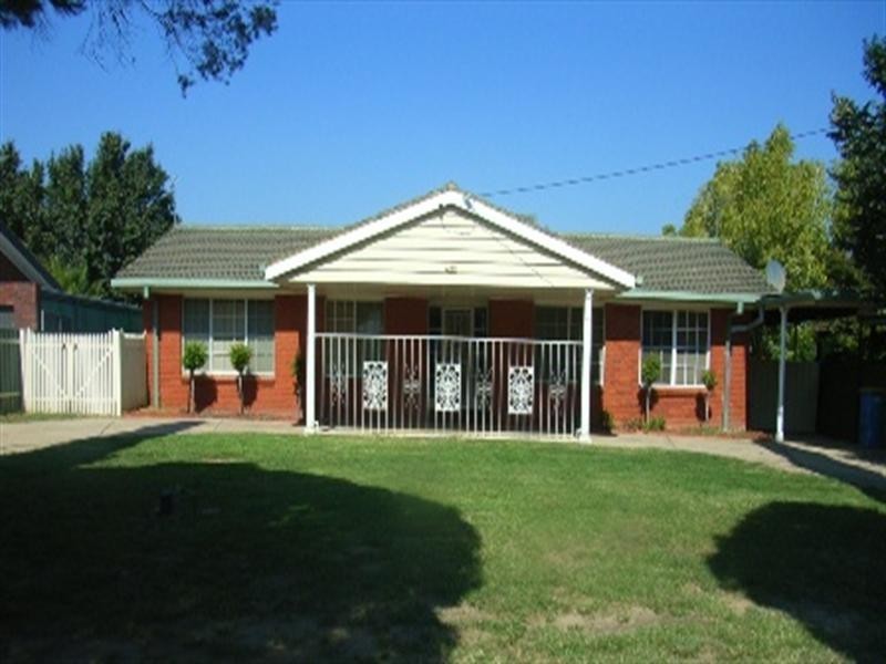 432 Lake Albert Road, Lake Albert NSW 2650