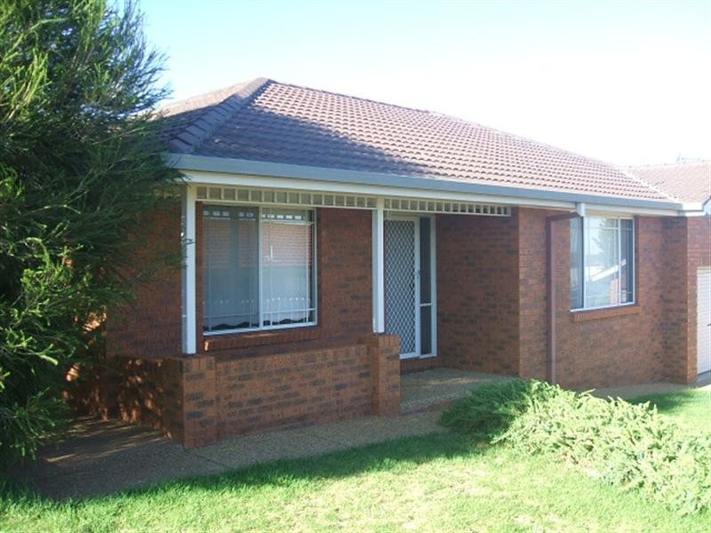 1/70 Brooklyn, Tolland NSW 2650