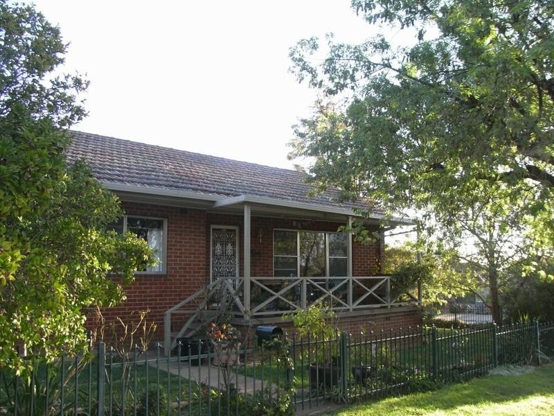 7 Waranga Avenue, Mount Austin NSW 2650