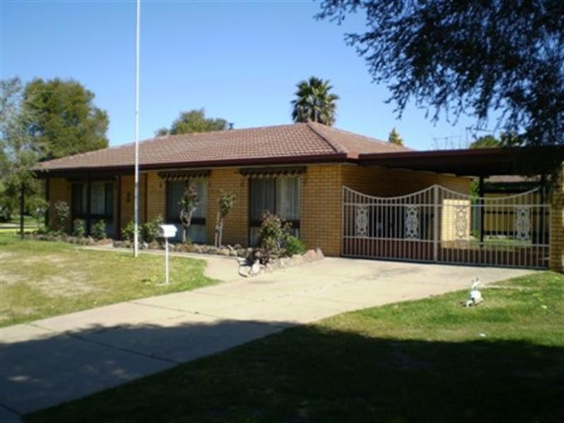 9 Taupo Drive, Lake Albert NSW 2650