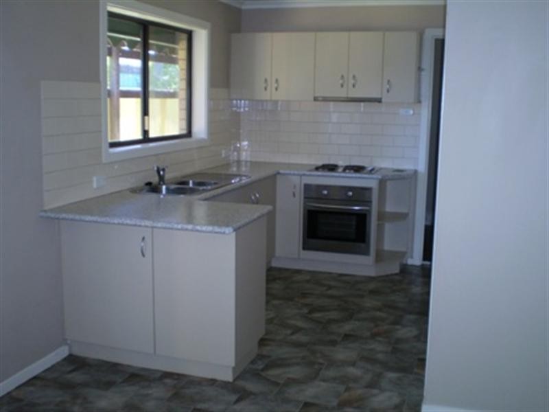 9 Taupo Drive, Lake Albert NSW 2650