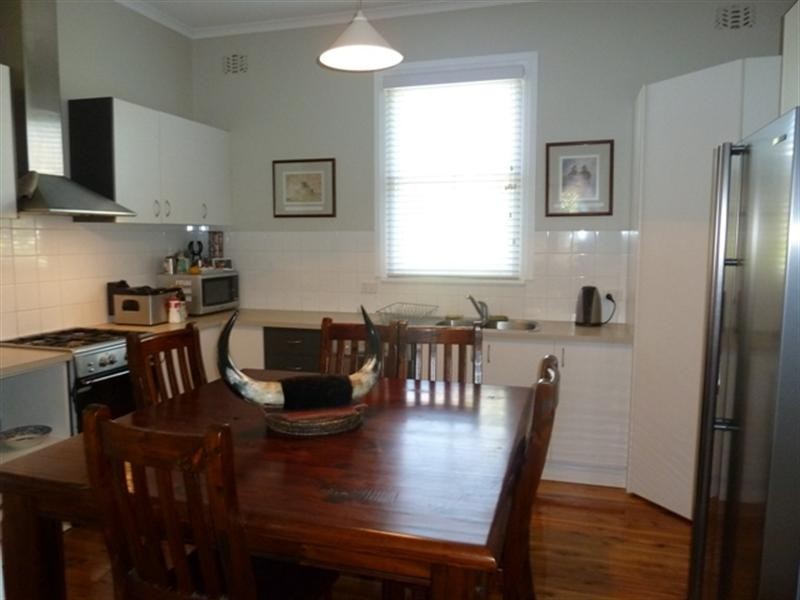 18 Lindsay Street, Turvey Park NSW 2650