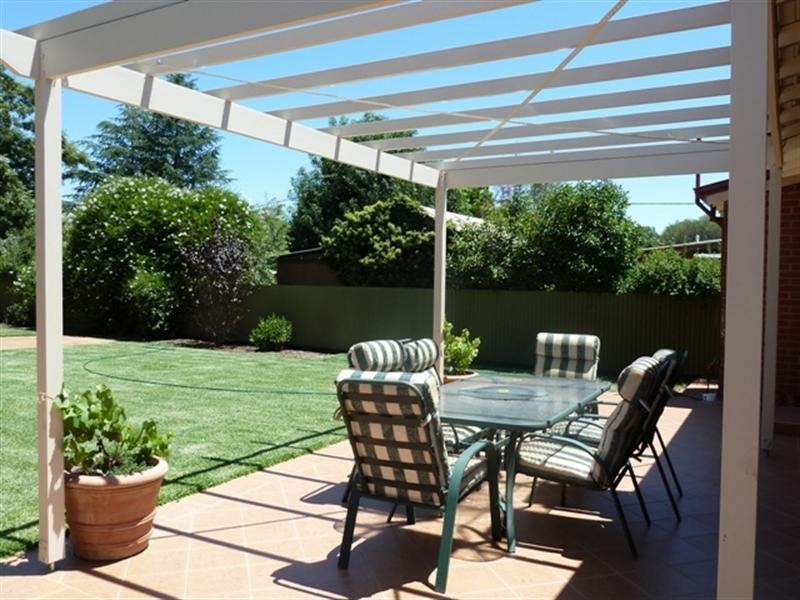 18 Lindsay Street, Turvey Park NSW 2650