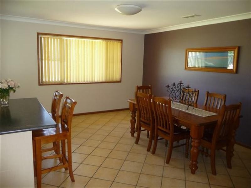 7 Norfolk Avenue, Lake Albert NSW 2650