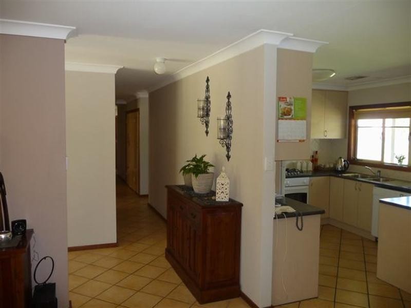 7 Norfolk Avenue, Lake Albert NSW 2650